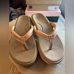 REEF cushion cloud flip flops NEW